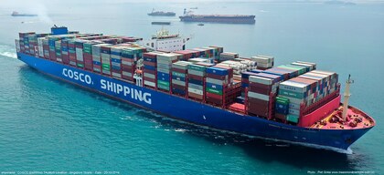 Cosco Shipping Lines, conocida como COSCO o Grupo COSCO, es una de las mayores compañías navieras del mundo Cosco Shipping Lines, conhecida como COSCO, o Grupo COSCO é uma das maiores empresas de transporte marítimo do mundo