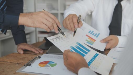 Image for O que é um consultor financeiro: função, tipos e características